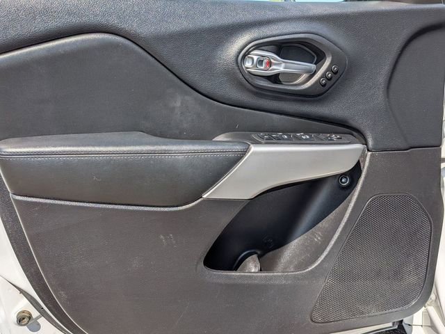 Used 2018 Jeep Cherokee Overland image 14