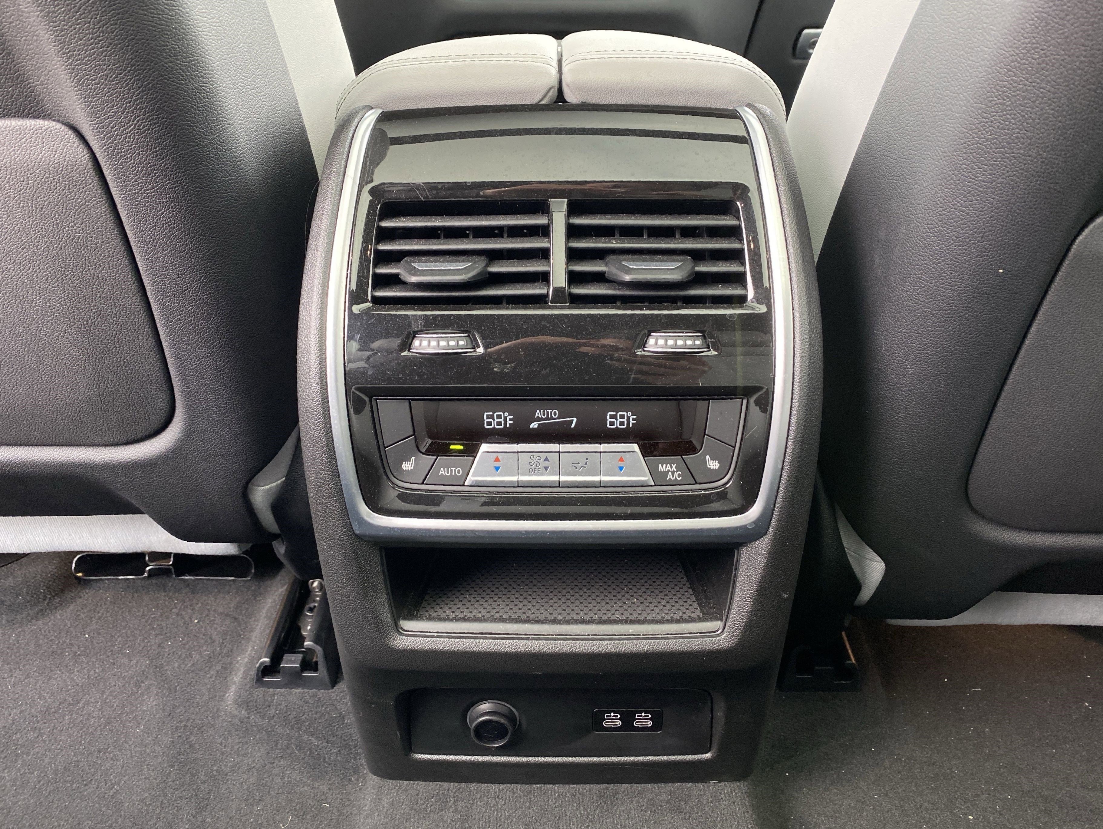 Used 2024 BMW X7 xDrive40i w/ Premium Package image 49