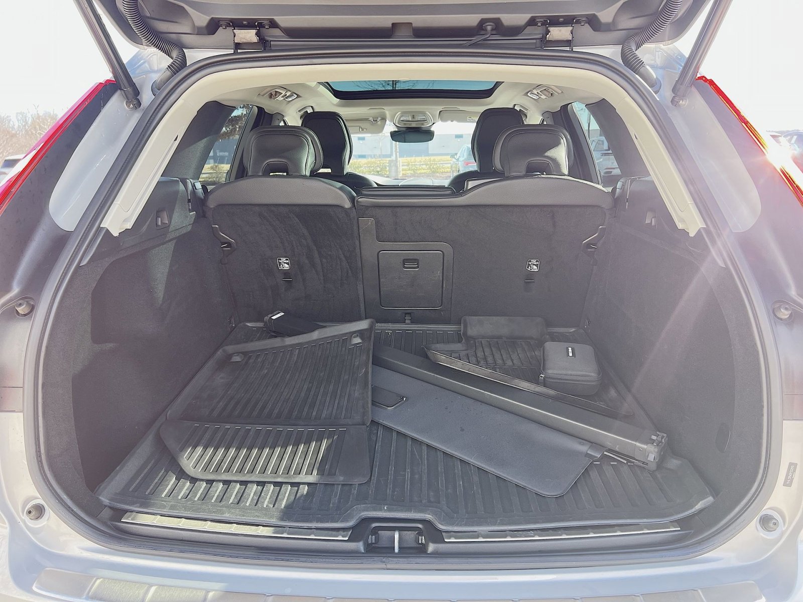 Used 2023 Volvo XC60 B5 Plus w/ Protection Package Premier image 26