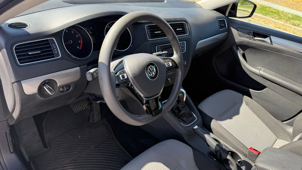 Used 2017 Volkswagen Jetta S w/ Jetta S Cold Weather Package FWD image 11