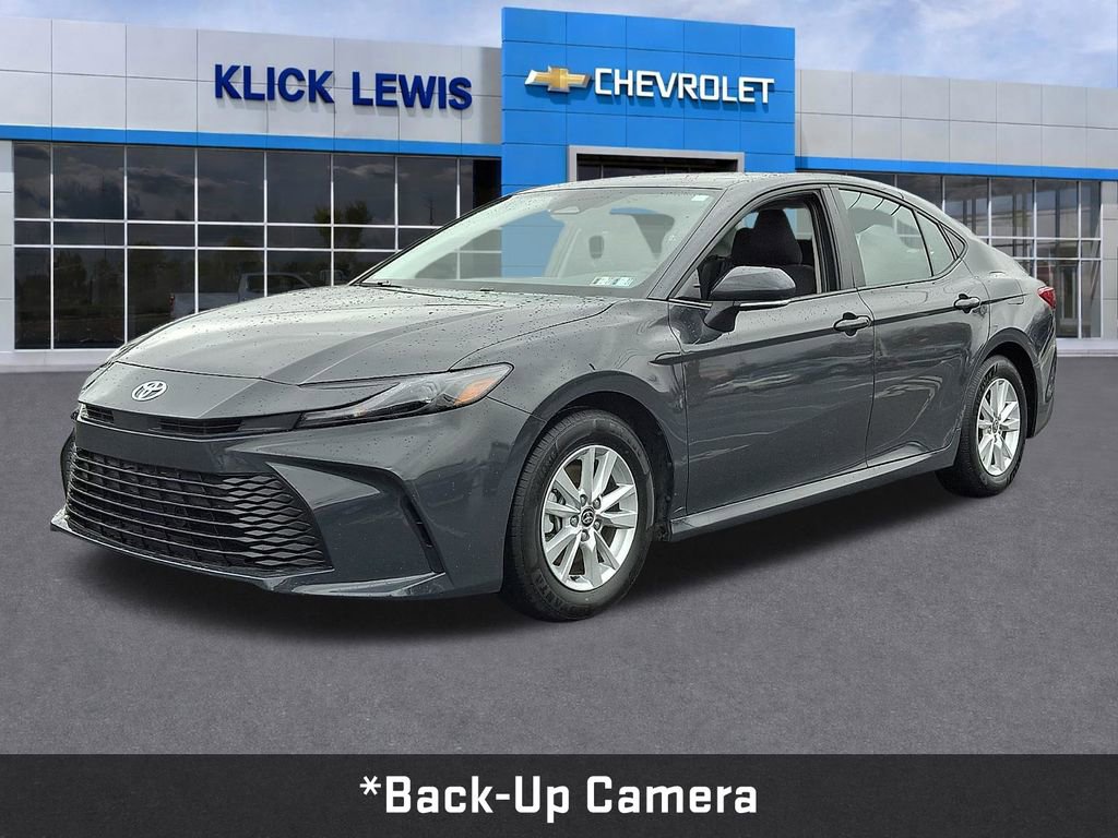 Used 2025 Toyota Camry LE image 3