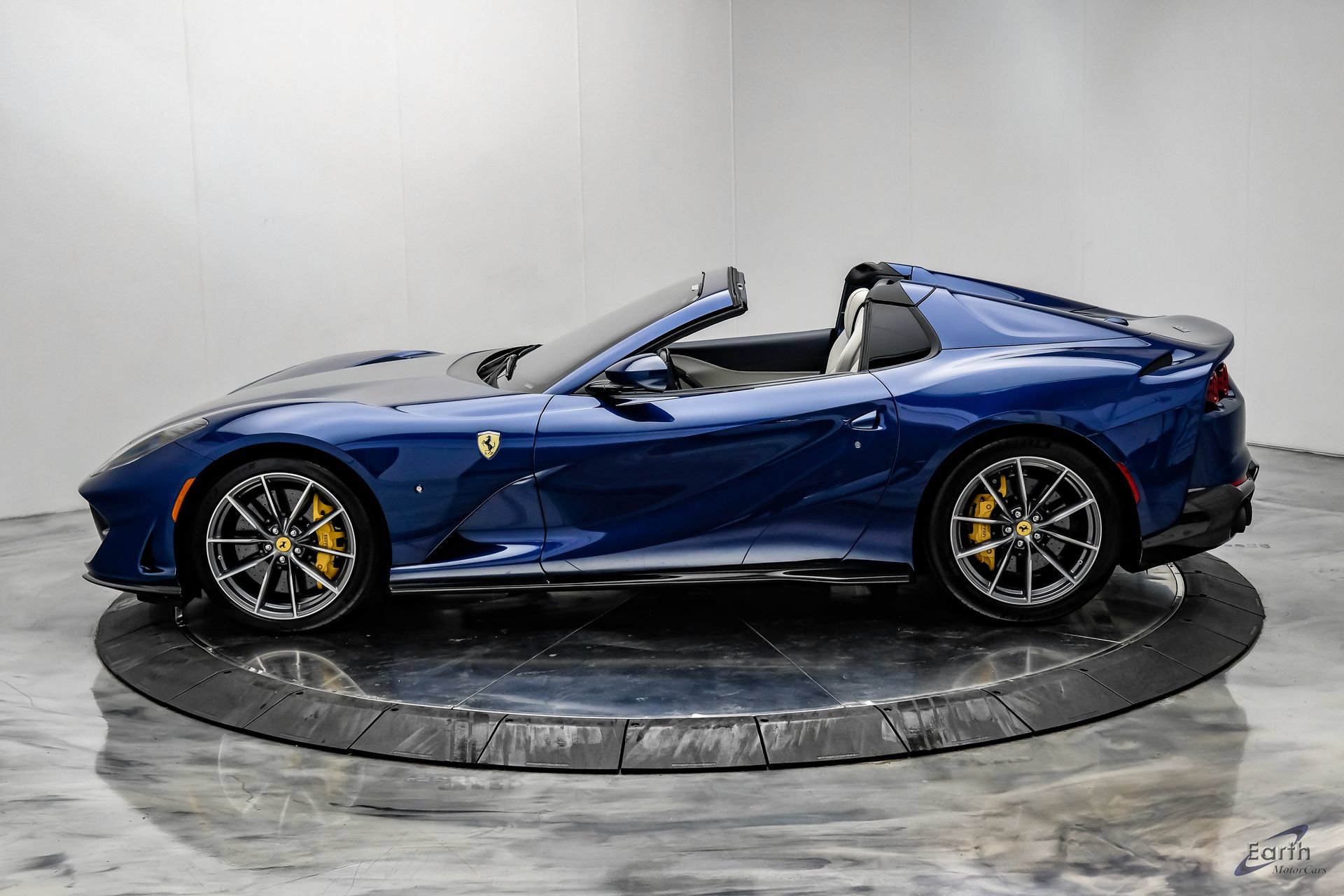 Used 2022 Ferrari 812 GTS RWD image 9