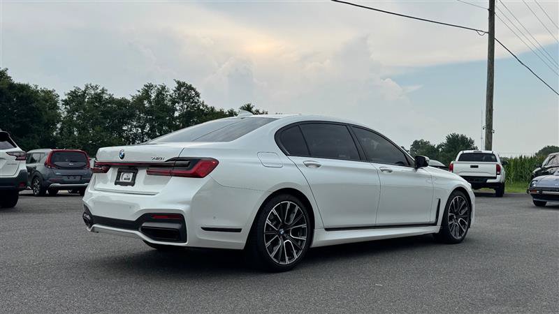 Used 2022 BMW 740i w/ M Sport Package RWD image 8