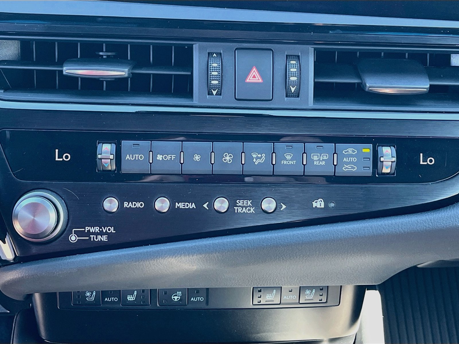 Used 2025 Lexus ES 350 w/ Premium Package FWD image 16