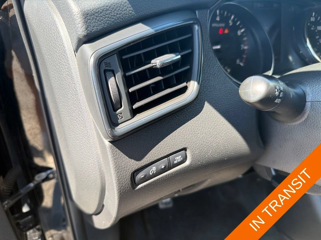 Used 2018 Nissan Rogue SV AWD/4WD image 14
