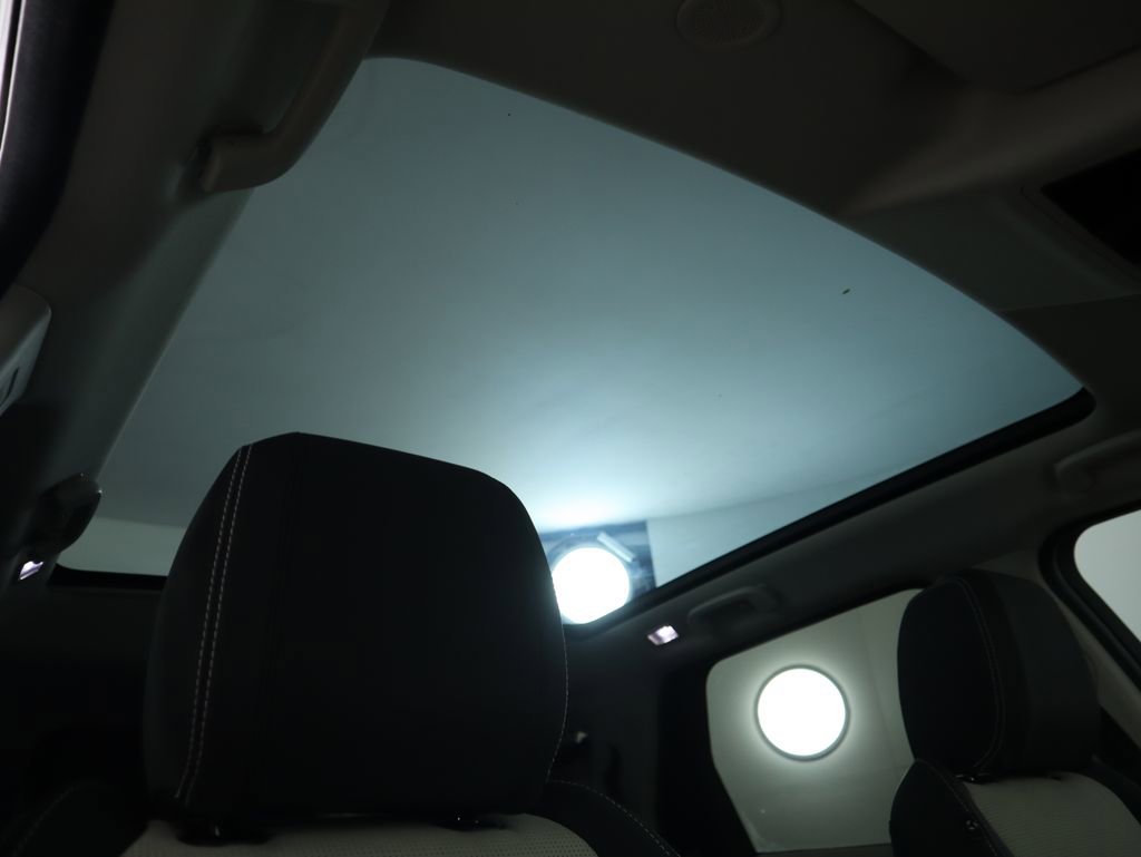 Used 2025 Land Rover Discovery Sport S image 17