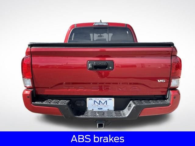 Used 2017 Toyota Tacoma TRD Off-Road image 7