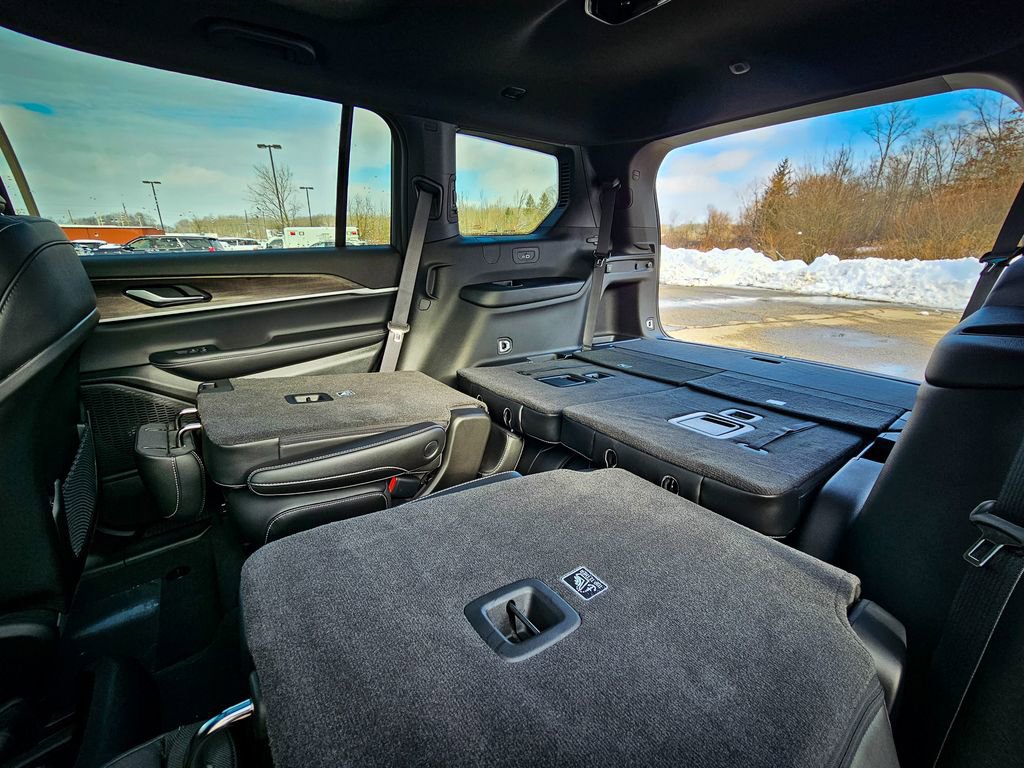 New 2025 Jeep Grand Cherokee L Limited w/ Black Appearance Package image 42