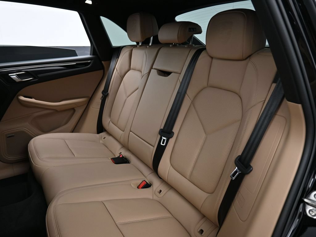 Certified 2026 Porsche Macan AWD/4WD image 23