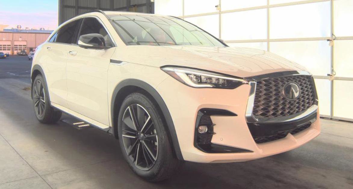 Used 2023 Nissan Pathfinder SL w/ Black Appearance Package image 4