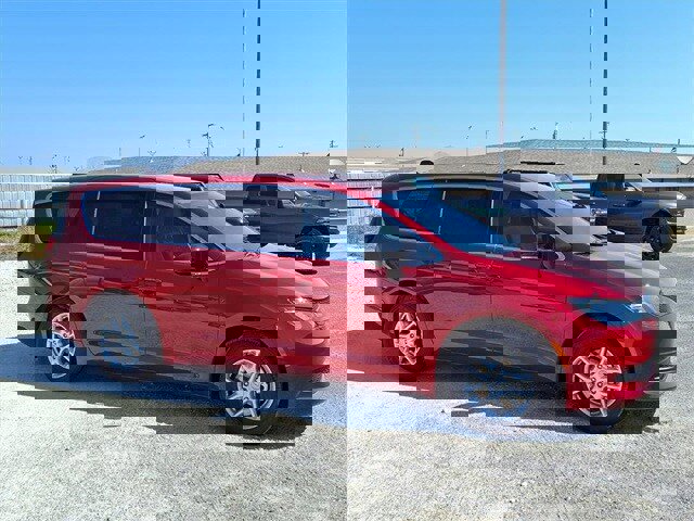 New 2026 Chrysler Voyager LX image 22