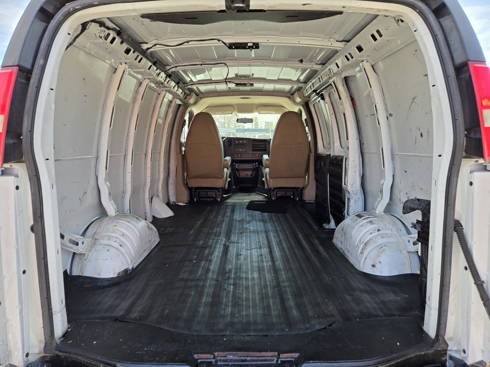 Used 2015 GMC Savana 2500 RWD image 8