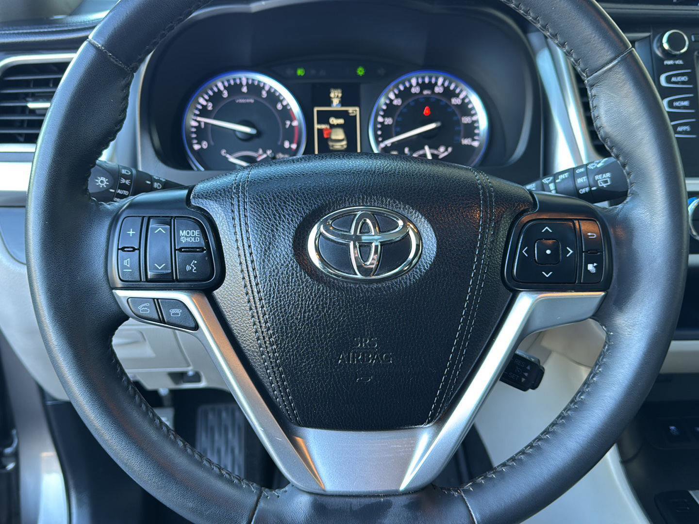 Used 2016 Toyota Highlander XLE image 17