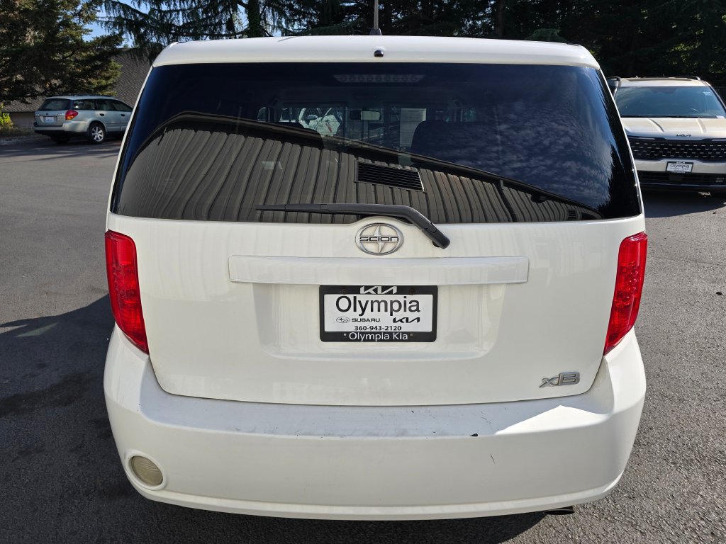 Used 2010 Scion xB FWD image 5