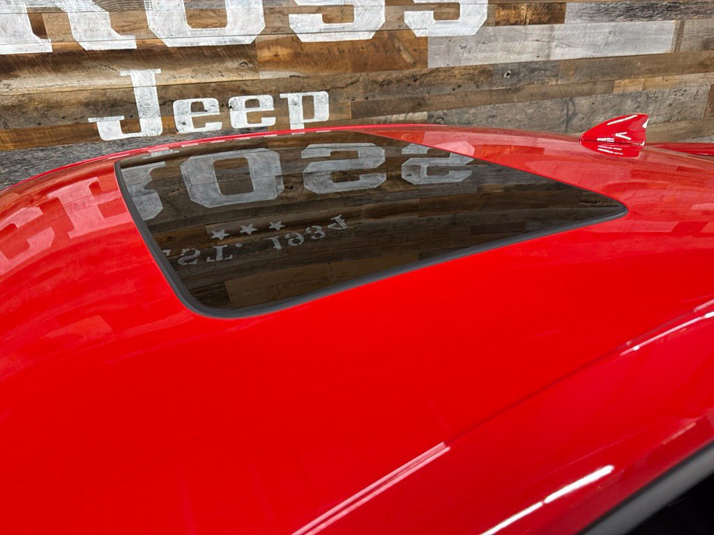 Used 2019 Chevrolet Camaro SS RWD image 9