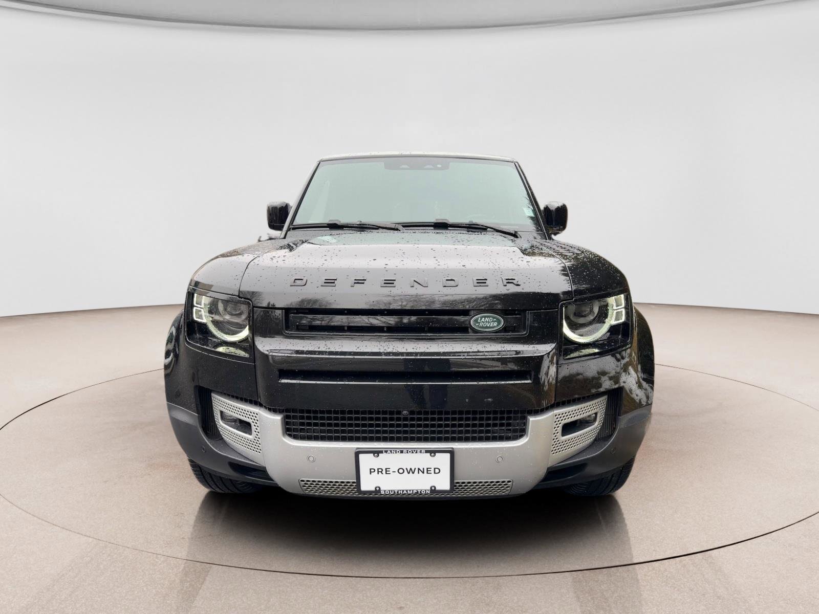 Used 2023 Land Rover Defender 130 SE image 8