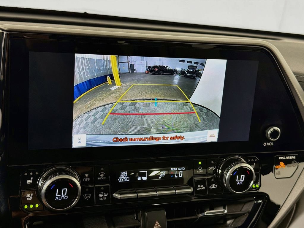 Used 2023 Toyota Highlander Limited AWD/4WD image 14