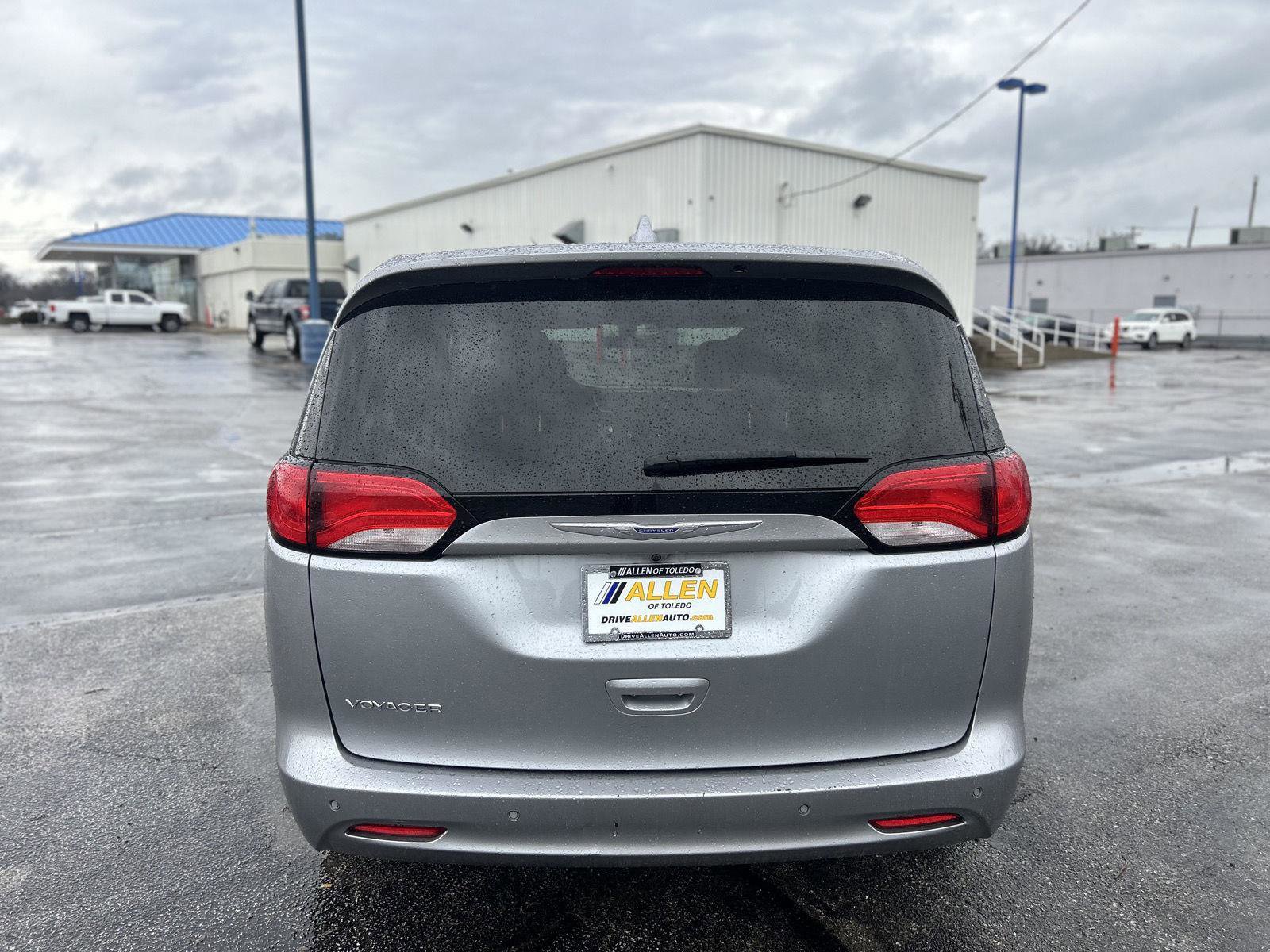 Used 2020 Chrysler Voyager LX FWD image 6