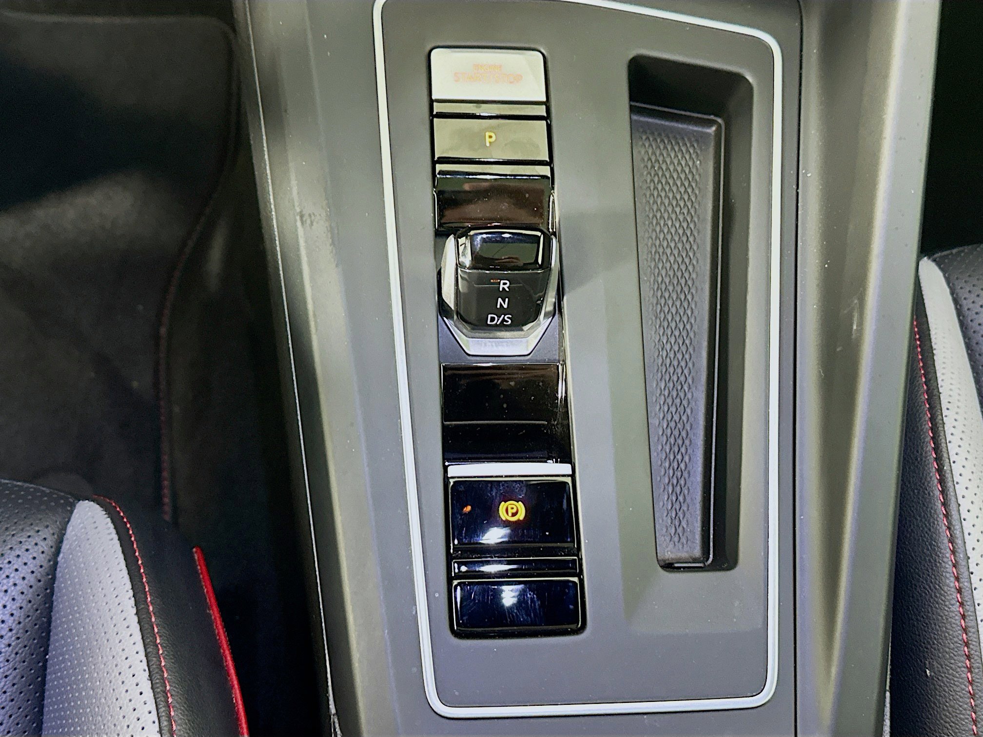 Used 2022 Volkswagen GTI SE image 23