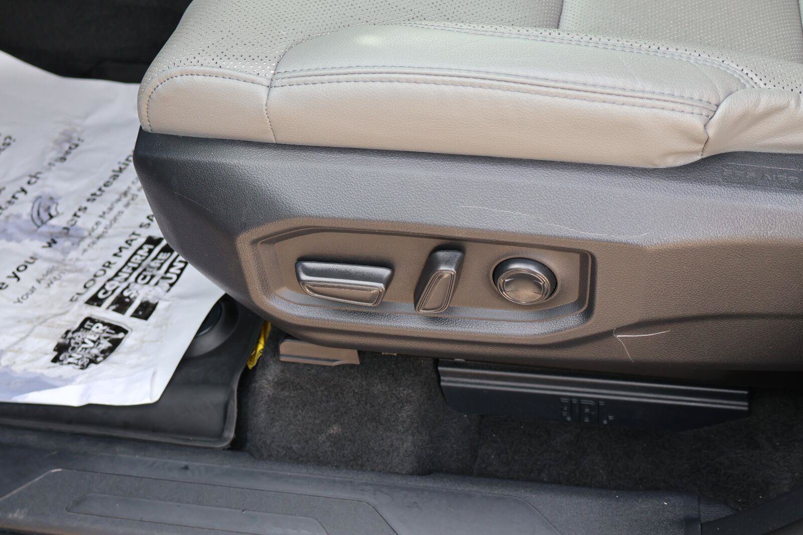 Used 2023 Toyota Tundra Limited AWD/4WD image 10