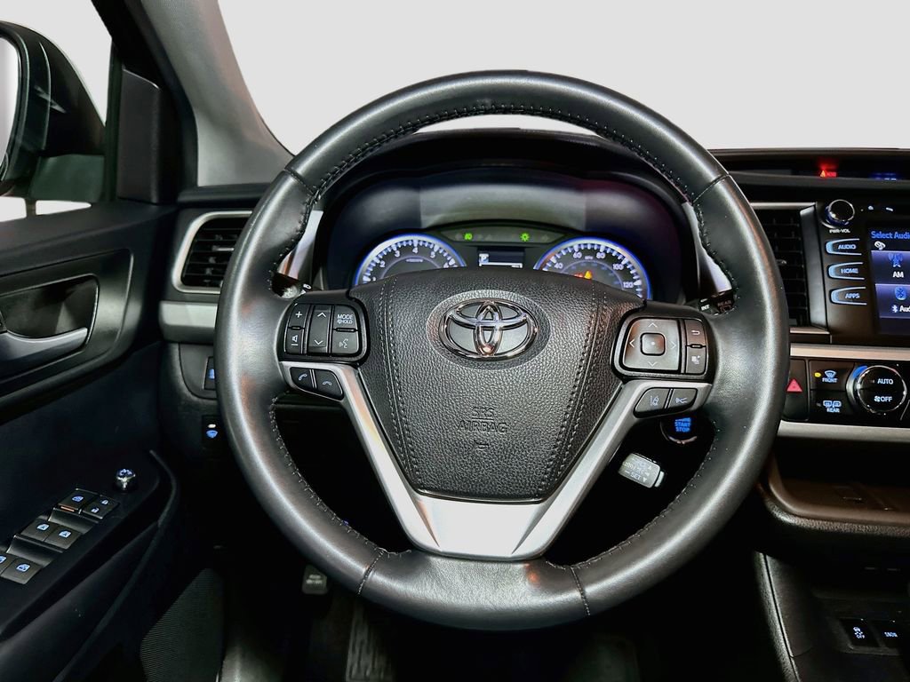 Used 2019 Toyota Highlander XLE AWD/4WD image 29