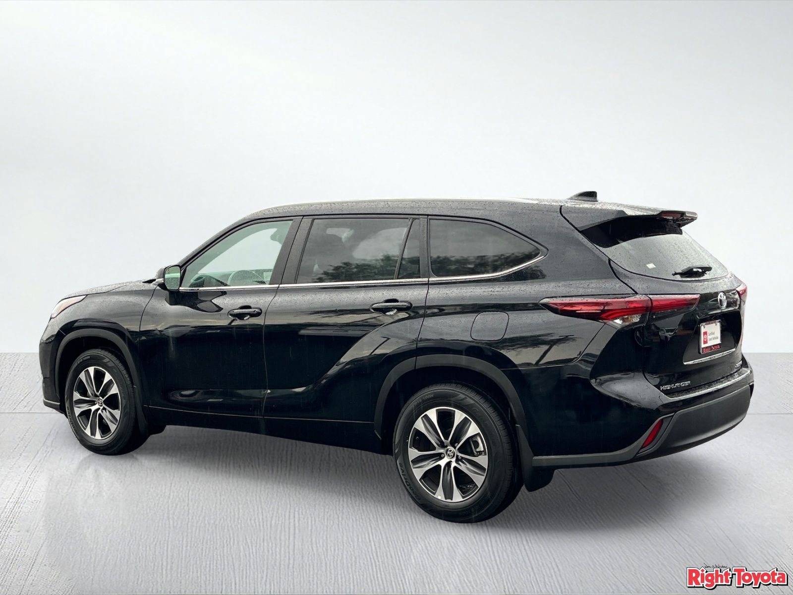 Certified 2024 Toyota Highlander XLE AWD/4WD image 5