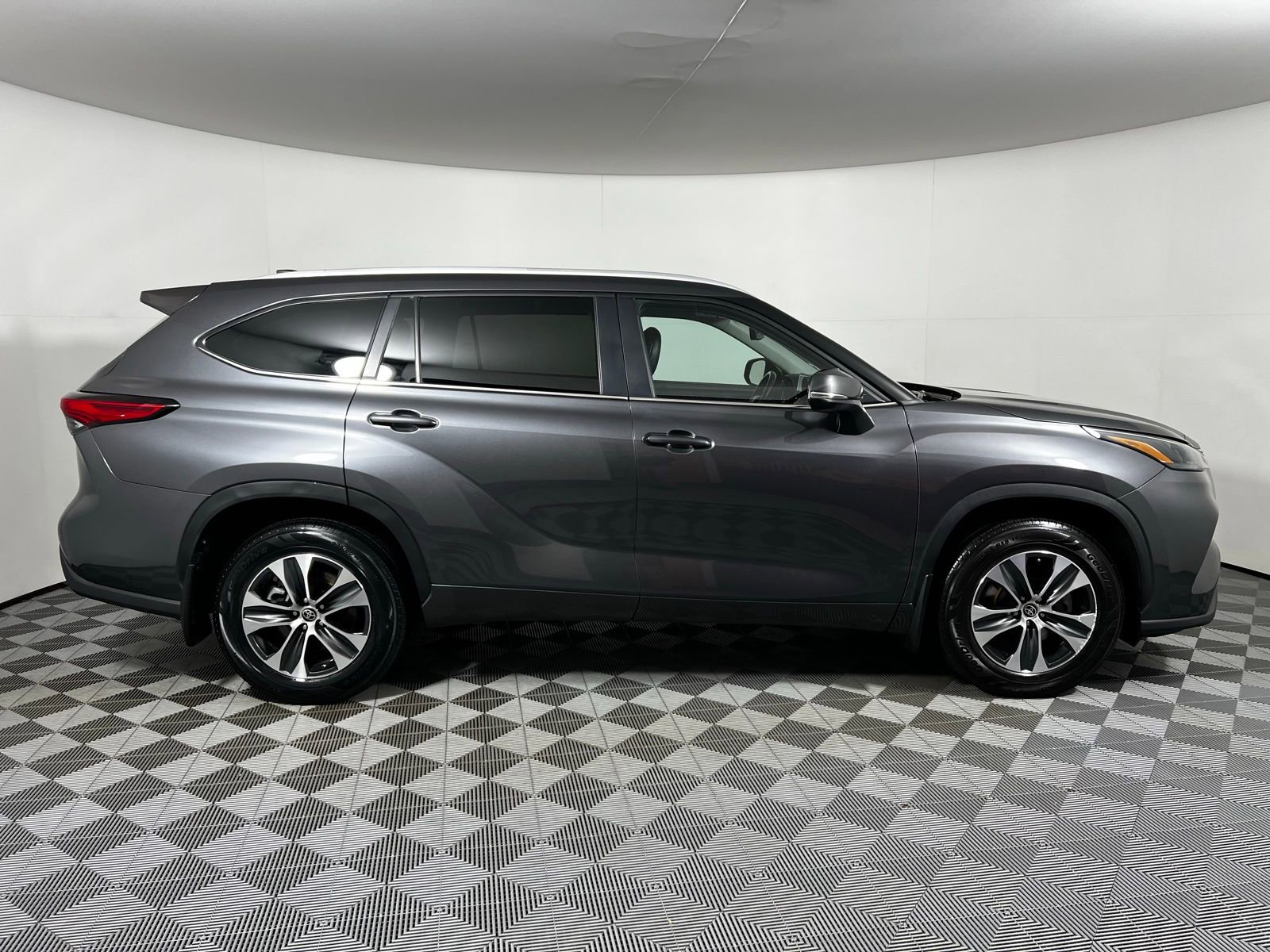 Certified 2023 Toyota Highlander XLE image 33