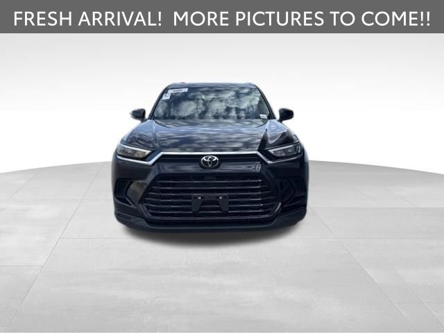 Used 2025 Toyota Grand Highlander AWD image 2