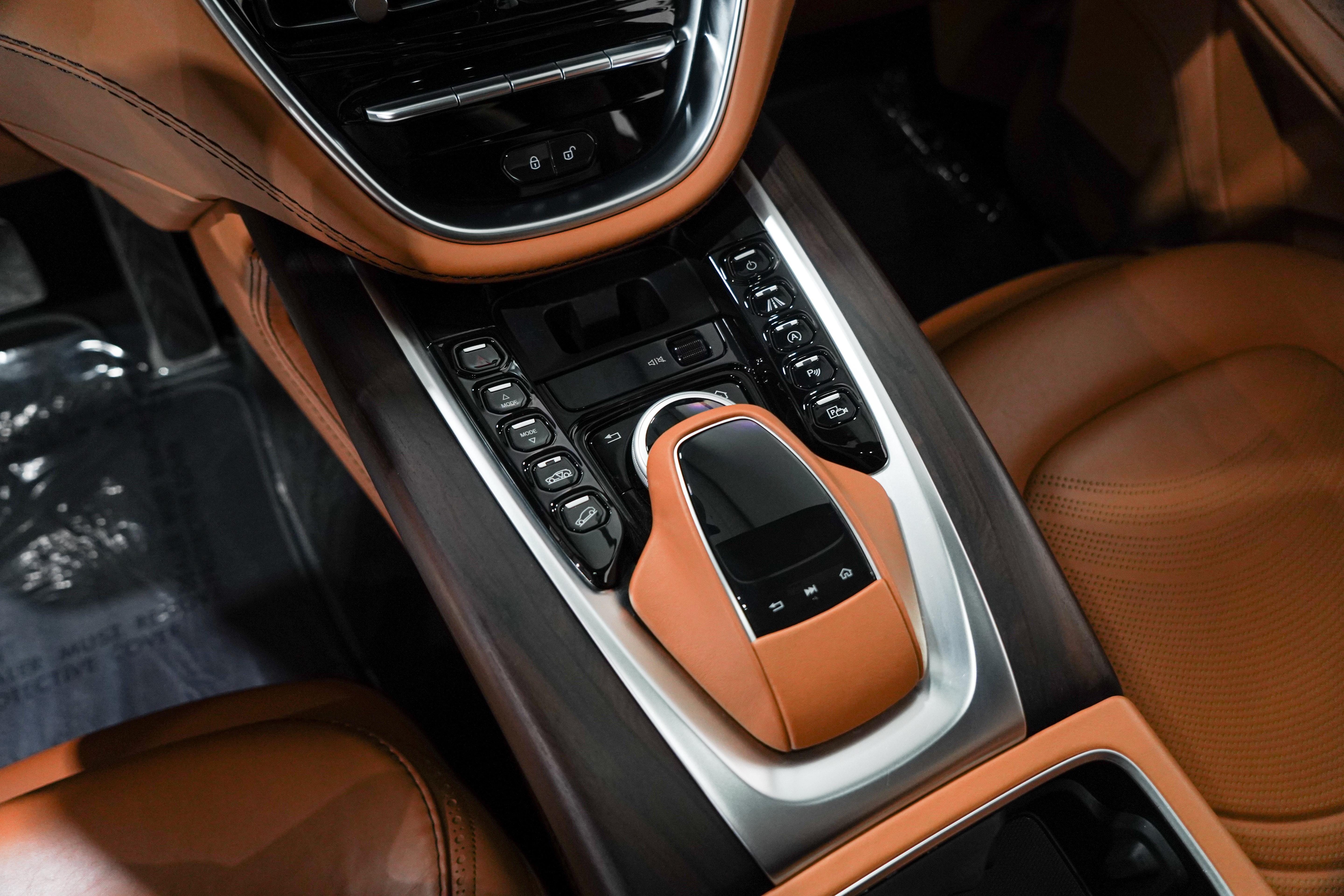 Used 2022 Aston Martin DBX AWD/4WD image 12