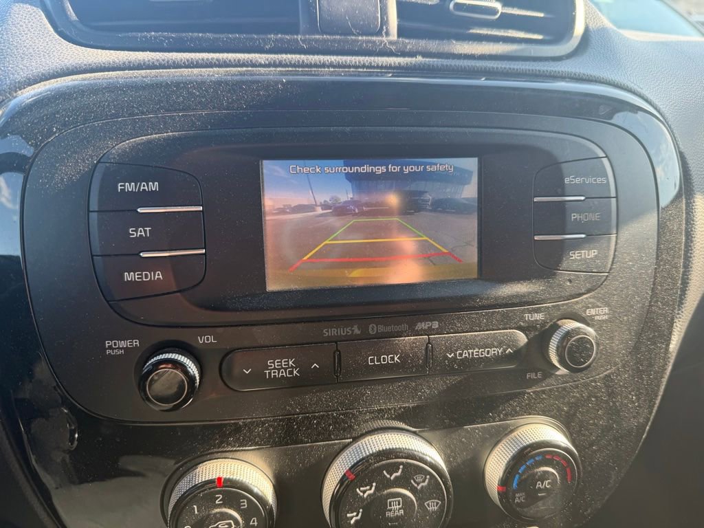 Used 2015 Kia Soul ! FWD image 10