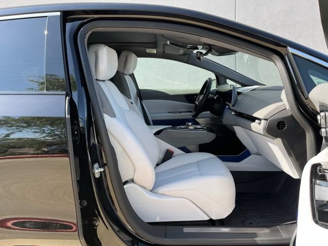 Certified 2025 Cadillac Optiq Luxury 1 AWD/4WD image 25