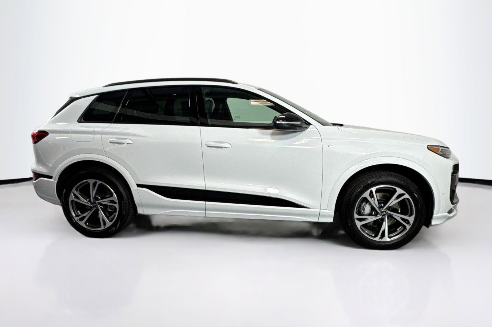 New 2027 Audi Q6 e-tron Premium Plus AWD/4WD image 4