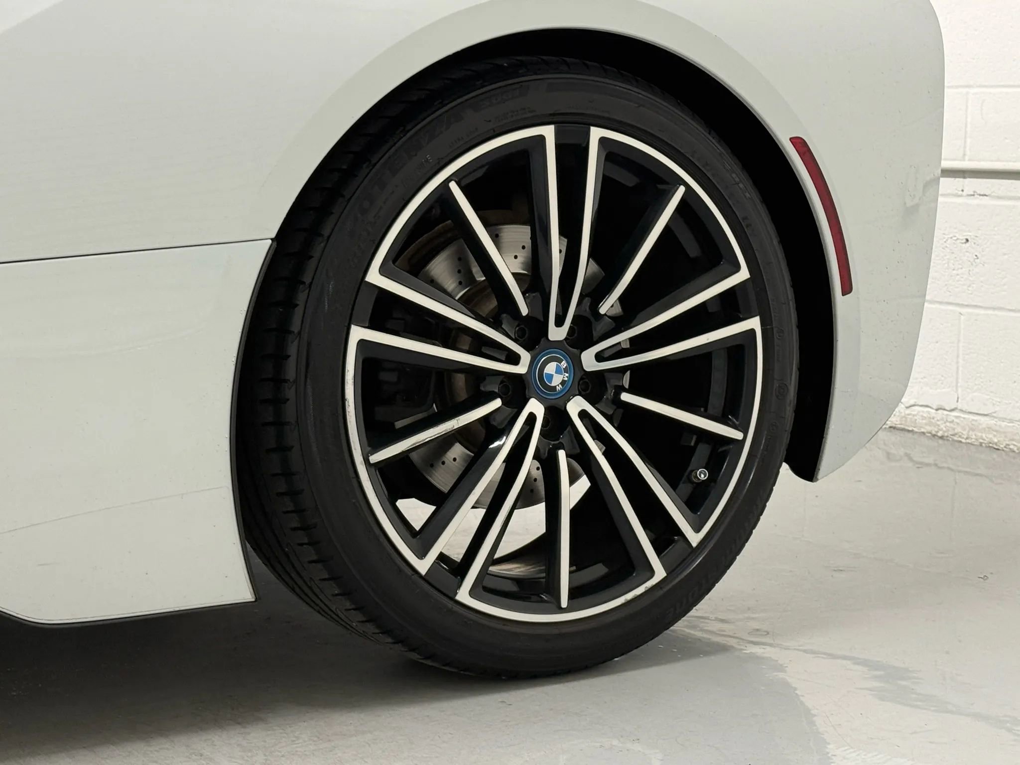 Used 2019 BMW i8 Roadster image 13