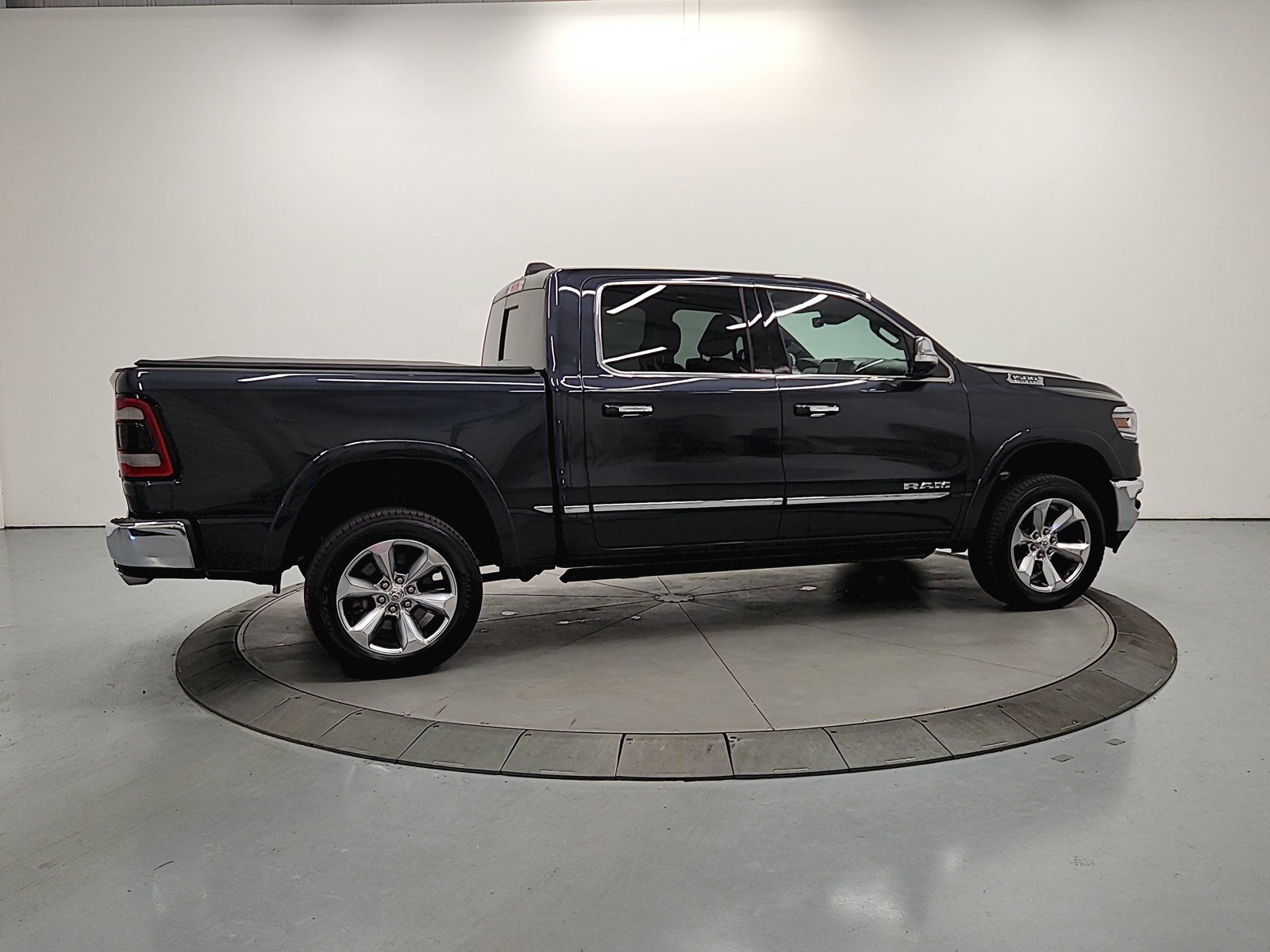 Used 2019 RAM 1500 Limited AWD/4WD image 10