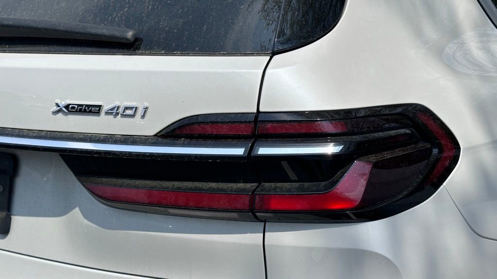 Used 2023 BMW X7 xDrive40i w/ Premium Package image 7