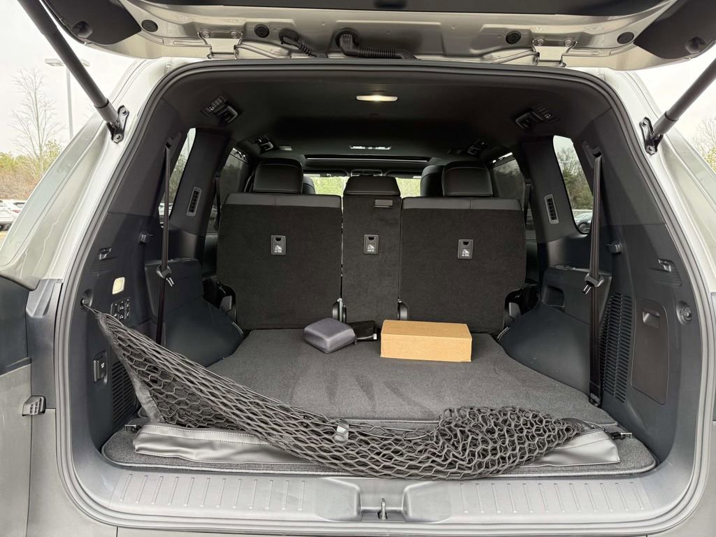 Used 2025 Lexus LX 600 4WD w/ Accessory Package (Z1) image 29