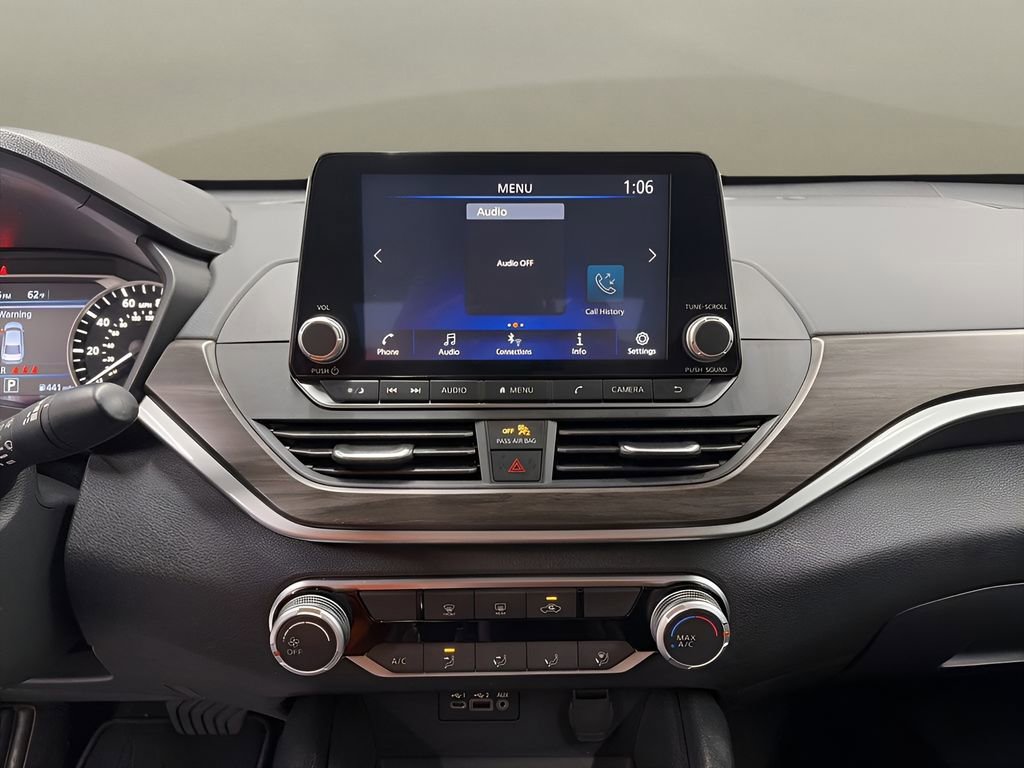 Used 2025 Nissan Altima 2.5 SV FWD image 21