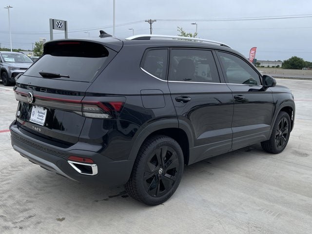 New 2025 Volkswagen Taos SE image 12