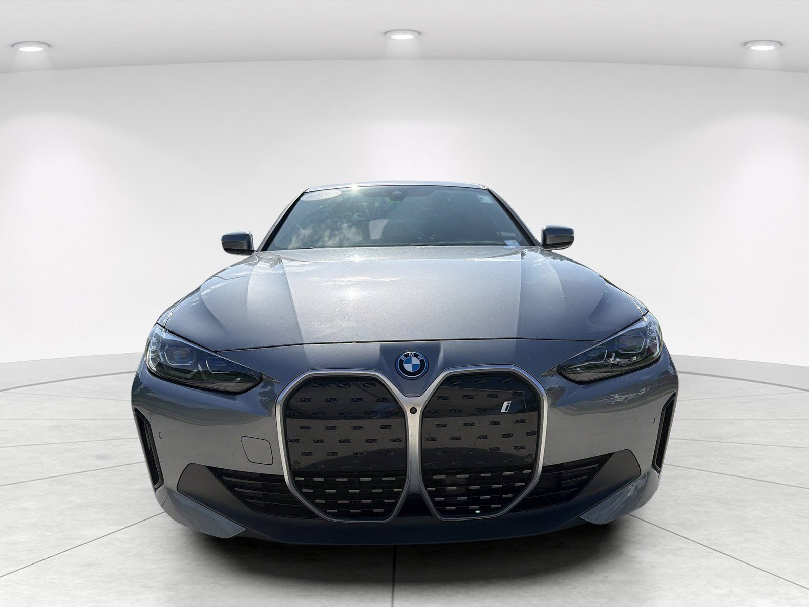 Used 2023 BMW i4 eDrive35 w/ Premium Package RWD image 2
