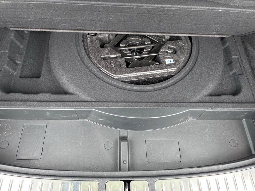 Used 2025 Genesis GV70 3.5T Sport w/ Sport Advanced Package AWD/4WD image 13