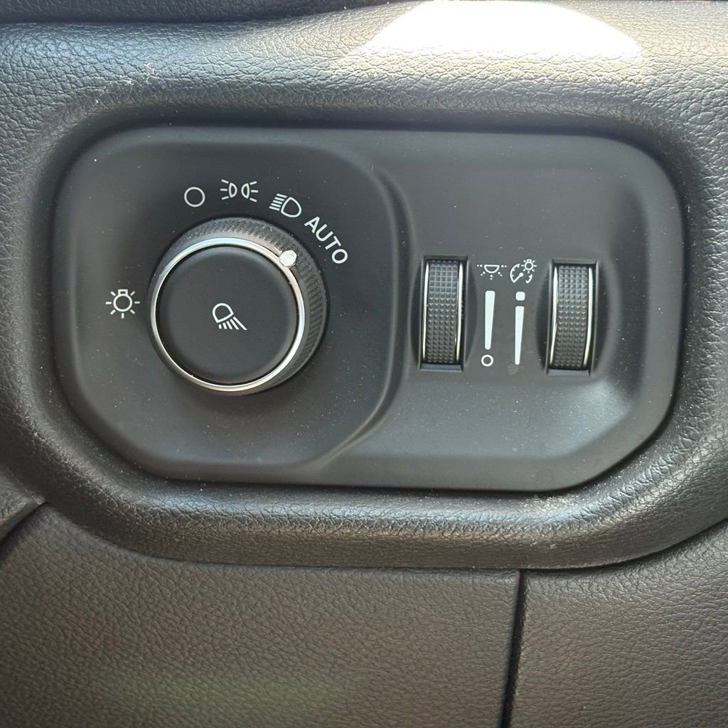 Used 2019 RAM 3500 Tradesman w/ Chrome Appearance Group AWD/4WD image 23