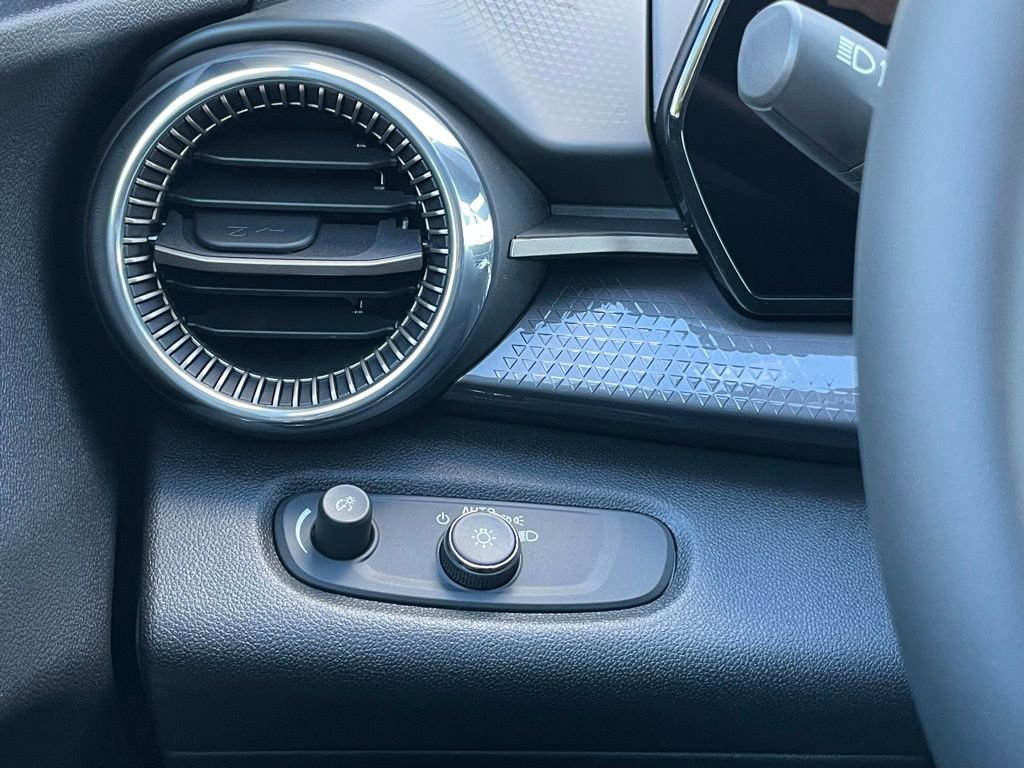 New 2026 Chevrolet Trax ACTIV w/ Driver Confidence Package image 14