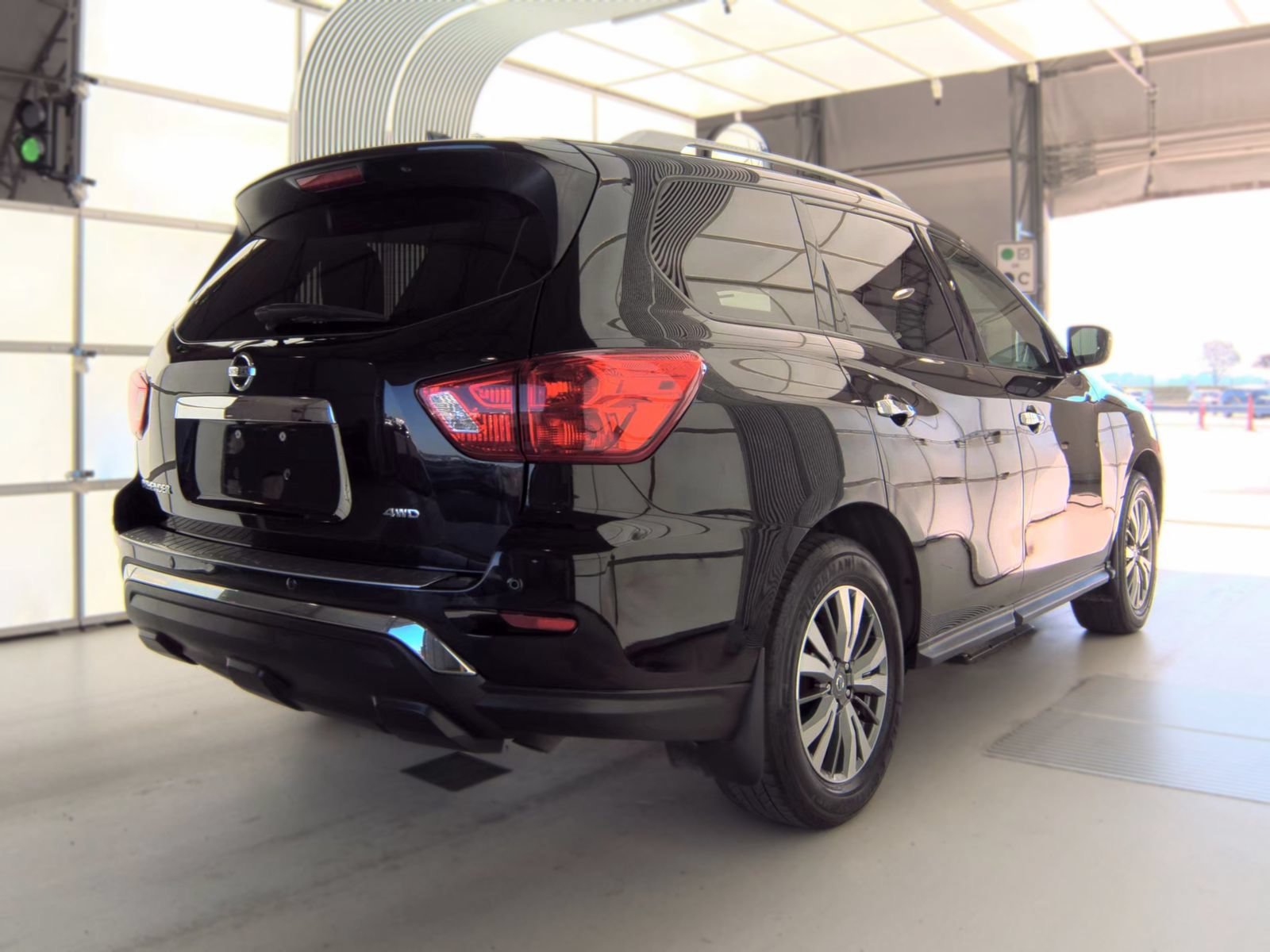 Used 2020 Nissan Pathfinder S AWD/4WD image 3