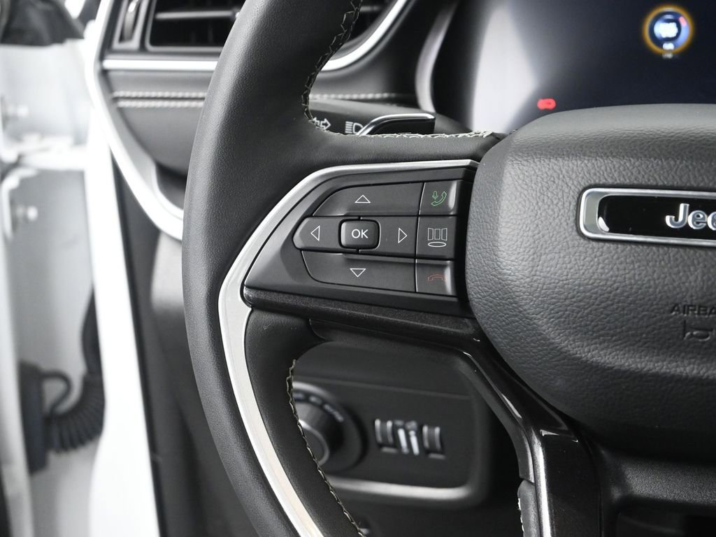 Used 2023 Jeep Grand Cherokee L Altitude image 32