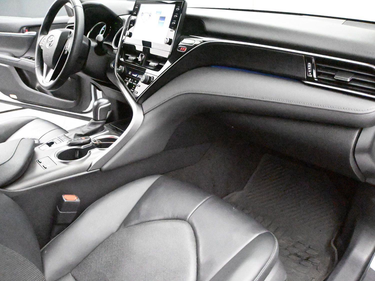 Used 2022 Toyota Camry XLE FWD image 18