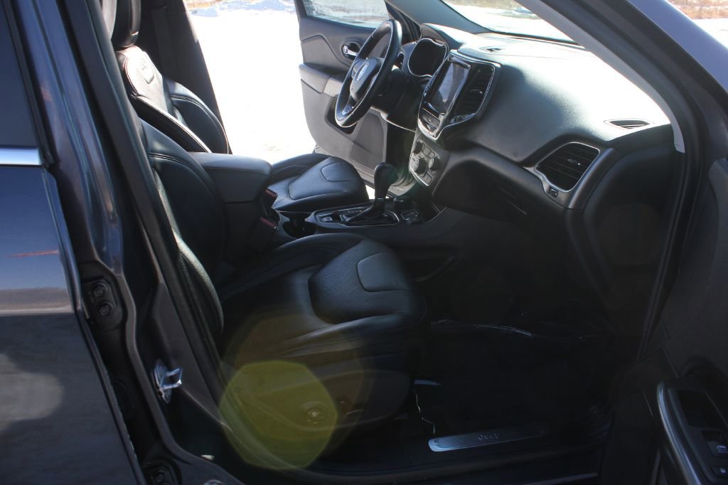 Used 2019 Jeep Cherokee Limited image 32