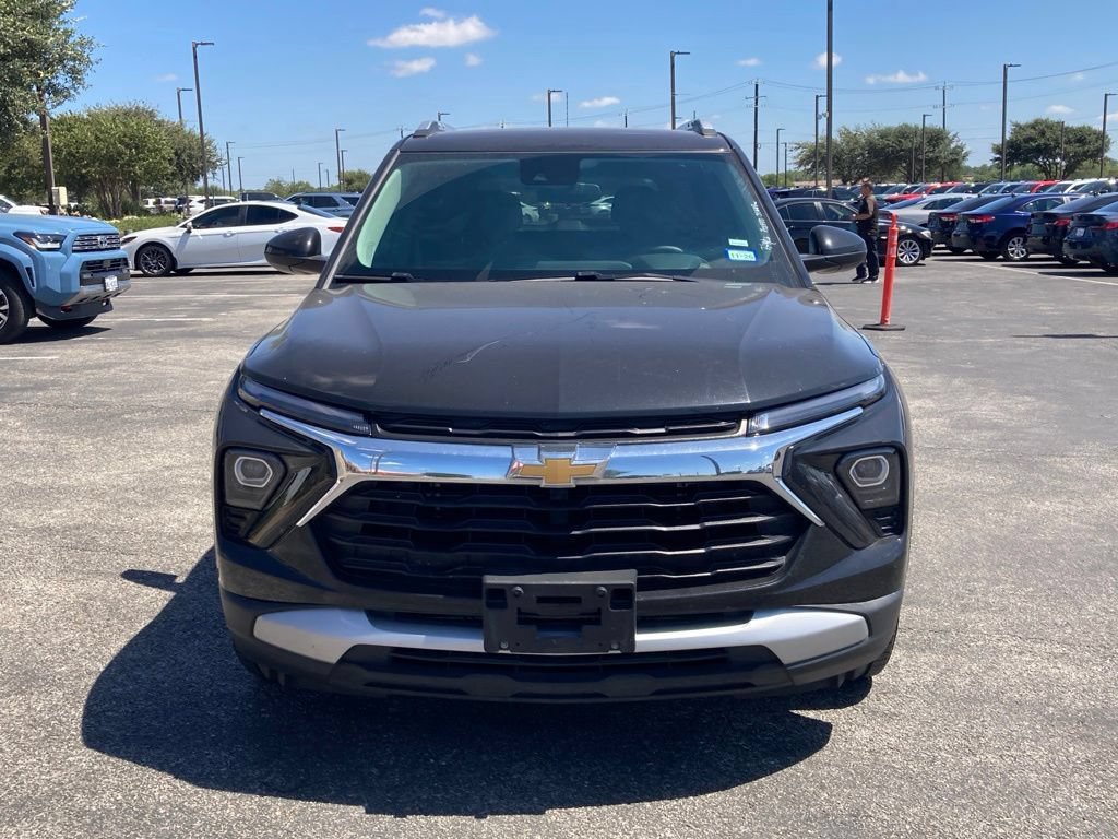 Used 2025 Chevrolet TrailBlazer LT FWD image 2