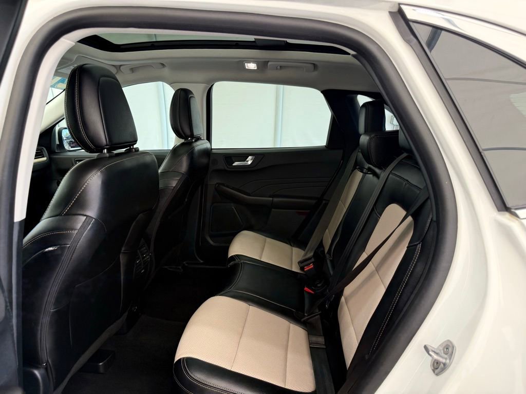 Used 2021 Ford Escape Titanium w/ Titanium Elite Package image 18