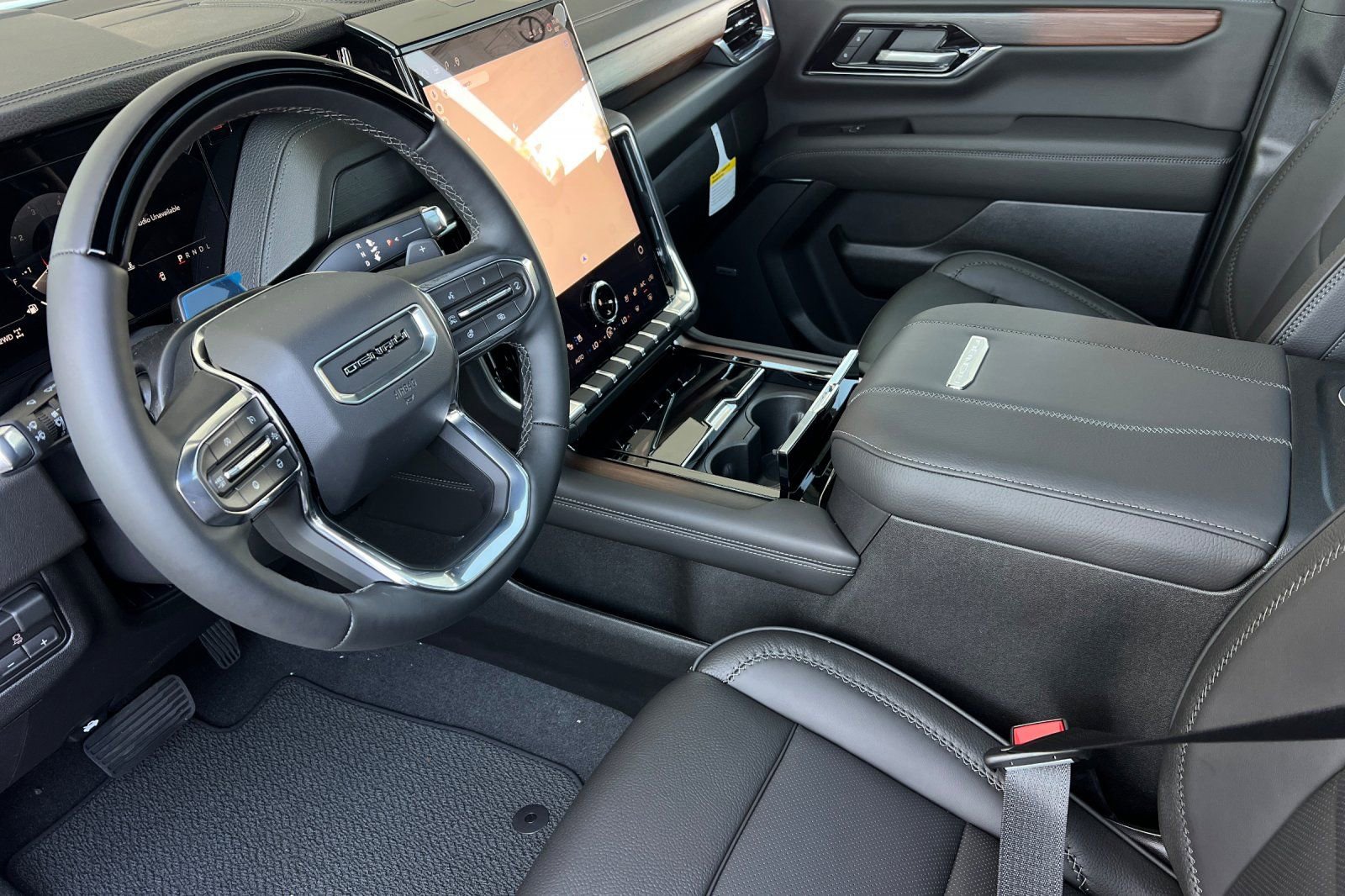 New 2026 GMC Yukon Denali w/ Denali Reserve Package AWD/4WD image 8