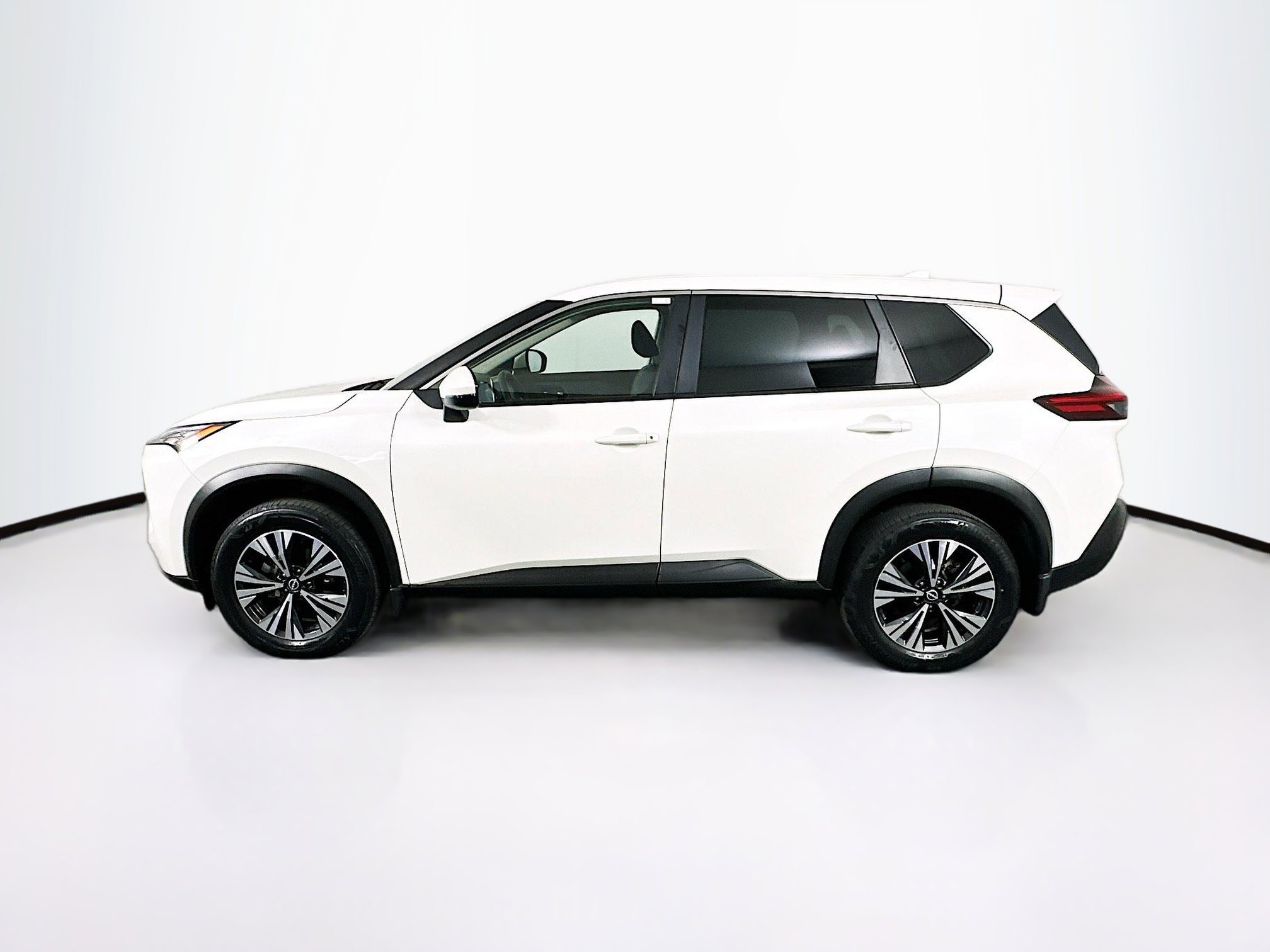 Used 2023 Nissan Rogue SV image 4